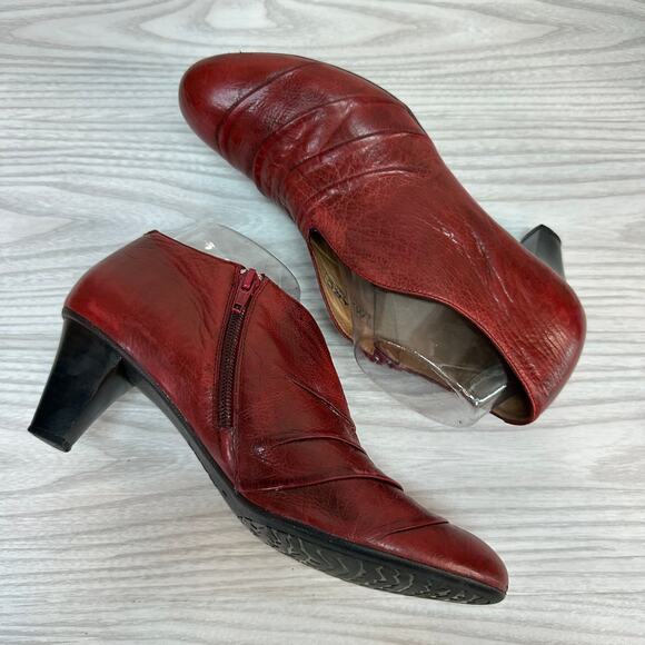 Marc Soft Walk Shoes WMNS 41 US 10.5 Red Leather Pleated Side Zipper Block Heel - Picture 6 of 10